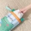 Adorable bolsa de almacenamiento para mascotas y bebés con temática de dibujos animados, bolsa para pañales con compartimentos separados para artículos húmedos y secos, bolsa de almacenamiento multifuncional de doble capa con cremallera