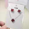Aretes y Collar de Trébol de la Suerte de 13 mm Juego de Dos Piezas Estilo de Moda Versátil Venta Directa del Fabricante