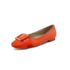 Comercio electrónico transfronterizo estilo comercio exterior Talla grande tamaño super grande Punta cuadrada cruzada Zapatos de vestir de corte bajo talla grande zapatos de mujer