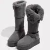 Botas de nieve de suela gruesa y caña alta para mujer, botas largas de algodón, nuevo estilo de invierno 2026, forradas de felpa y engrosadas, de caña media, diseño versátil, zapatos grandes de algodón