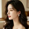 Pendientes de Perla de Agua Dulce en Forma de C de Lujo Ligero Estilo Francés con Agujas de Plata S925, Diseño Curvo Simple que Rodea las Perlas