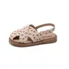 Sandalias Cerradas Dulces para Bebé 2026 Nuevo Estilo Verano Zapatos de Princesa Florales Nuevos con Tira Cruzada Suela Suave Zapatos de Playa