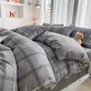 Juego de cuatro piezas de algodón con estampado de cuadros gris nórdico y aloe vera, agradable para la piel, suave, diseño de cuadros simple, ropa de cama para dormitorio de adulto