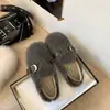 Zapatos de algodón nuevos y mullidos con punta redonda y forro de felpa, adecuados para usar al aire libre, colección otoño e invierno para mujer, estilo suave y único, zapatos planos de boca baja 2026
