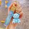 Exquisito nuevo colgante de oso de resina con postura sentada, llavero de dibujos animados, pequeña joyería al por mayor, mochila, muñeca, pequeños adornos de regalo