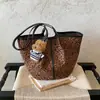 Bolsa de ombro simples e estilosa transfronteiriça 2026 novo modelo bolsa de mão tendência feminina estampa de leopardo bolsa de ombro