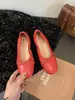 Sapatos Baixos Franceses Pequenos Vermelhos Femininos 2023 Novos Sapatos de Verão para Noite Suaves Sapatos de Noiva para Primavera e Outono