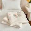 Manta de Verano de Gasa Arrugada 100% Algodón Grado Materno e Infantil Clase A Cubierta de Cama Bordada Estilo Manta de Verano Juego de Cuatro Piezas Manta de Verano para Aire Acondicionado