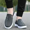Sapatos Masculinos 2026 Primavera Verão Outono Novos Sapatos de Tecido Masculinos Slip-on Sapatos de Tecido Old Beijing Sola de Borracha Sapatos Casuais de Lona