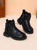 Botas de Cano Curto para Meninas 2026 Outono/Inverno Novo Estilo Coreano Solado Macio Botas de Couro Princesa Estilo Britânico Botas Martin para Crianças com Forro de Lã