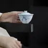 Conociendo las Montañas y Sus Pájaros: El Mirlo Azul Canta y las Golondrinas Danzan en las Montañas Claras, Conociendo los Secretos del Tazón Cubierto. Tazón de té de cerámica con flores y pájaros pintados a mano, Juego de té Kung Fu, Tazón con tapa