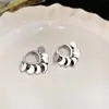 Brincos de nicho estilo coreano para cuidados com piercings, ear cuffs e tarraxas elegantes e sofisticados para mulheres, novos brincos requintados de 2026 que fazem o rosto parecer menor