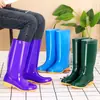Botas de lluvia impermeables de caña media antideslizantes para mujer, zapatos de agua cálidos con forro de algodón para adulto de caña corta para cocina, zapatos de mujer de moda