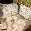 Bolsa de Maquiagem de Bolinhas de Morango para Mulheres, Aparência Sofisticada, Bolsa Portátil para Armazenamento de Maquiagem para Viagem, Organizador de Produtos de Skincare, Necessaire