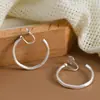 Anillo Liso Mate Escarchado Otoño e Invierno Pinza para Oreja de Bobina de Mosquitos Aro Circular en Forma de C Lujo Accesible Ropa de Trabajo Pendientes de Gama Alta