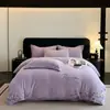Conjunto de Quatro Peças de Veludo Leite de Alta Qualidade, Bordado Luxuoso Acessível Espessado, Roupa de Cama Aconchegante de Veludo Coral, Capa de Edredom, Lençóis e Lençóis de Elástico