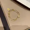 Oito Direções da Riqueza Estilo Vintage Vazado Cravejado com Diamantes Estrela de Quatro Pontas Pulseira Moderna Luxo Leve Nobreza Camadas Joias de Mão