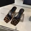 Sandalias chanclas de cuña con estampado de leopardo estilo francés para mujer, nuevo modelo de verano 2026, elegantes y sexys, adecuadas para combinar con faldas