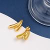 Pendientes de acero inoxidable de oro de 18 quilates con forma de corazón en forma de V, sencillos y avanzados, con diseño transfronterizo europeo y americano.