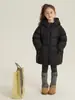 Chaqueta de Plumas Aimo Beibei Estilo Coreano para Niños con Capucha Cuadrada de Plumas de Pato Blanca Abrigo Grueso Cálido de Invierno para Niñas 2025