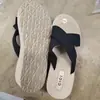 Novas pantufas femininas estilo étnico, cor sólida, sola grossa, design casual com tiras cruzadas, modernas para o dia a dia, disponíveis em cores doces, atacado