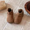 Botas para meninas 2026 outono e inverno novos sapatos infantis couro macio botas de tornozelo retrô botas simples para bebês botas Birkenstock estilosas
