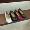 Zapatos planos de estilo coreano para mujer, punta cuadrada, plisados, con hendidura en la punta, poco profundos, modelo nuevo Otoño e Invierno 2026, tacón grueso, cuero suave, zapatos para el trabajo