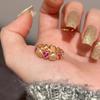 Anillo de corazón de melocotón retro cepillado con circonita candy sweetheart nuevo corindón rojo lujo ligero anillo de diamante de amor de alta gama para mujer