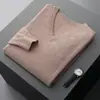Novo suéter masculino de cashmere com gola V para outono e inverno, solto e grosso, camisa base de malha de lã cor sólida, suéter casual de negócios