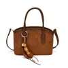 Bolsa de camurça retrô para mulheres, novo estilo 2026, adequada para o trabalho, pequena bolsa tote, bolsa tipo balde crossbody para o trajeto