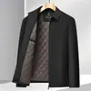 Nueva Chaqueta Acolchada de Algodón con Solapa para Hombre Otoño/Invierno 2026 Gruesa Cálida Ropa de Hombre Casual de Negocios Moda Chaqueta Exterior con Solapa