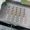 Artículo popular para transmisiones en vivo: Pulsera de trébol de cuatro hojas de alta gama V-gold para mujer, lujo ligero, moderna y versátil, pulsera de cinco flores de ágata y nácar chapada en 18k
