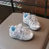 Nuevas Zapatillas de Princesa con Flor de Perla para Niñas Otoño 2026 Zapatos de Malla Dulces para Niñas Suela Suave Zapatos Casuales de Moda