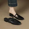 Cómodas Mules de Cuero Estilo Francés de 1.5cm para Mujer, Calzado de Verano para Exteriores, Sandalias Planas Slip-On Color Rosa y Blanco Roto.