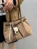 Bolso de Mano Retro de Nicho de Gran Capacidad para Mujer, Bolso de Viaje, Nuevo Bolso Tote de Gamuza 2025, Bolso de Hombro Simple