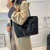 Bolsas para Mulheres, Novo Estilo Transfronteiriço, Moderno e Versátil, Bolsa Tote de Grande Capacidade, Design de Nicho de Alta Qualidade, Bolsa de Ombro