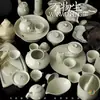 Conjunto para Sala de Chá com Esmalte Verde Estilo Song, Coleção Série Verde Cana, Incluindo Gaiwan, Bule, Xícaras de Chá, Suporte para Bule, Adequado para Cerimônia do Chá e Cerimônia do Incenso