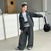 Conjunto Casual de Outono para Meninas 2025 Novo Estilo para Meninas Mais Velhas, Conjunto de Duas Peças Tendência de Primavera e Outono com Moletom Listrado e Calça Wide Leg