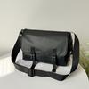 2024 Novo nicho Messenger Bag Bolsa de ombro crossbody leve Marca da moda casual para todos os jogos Bolsa de moda masculina e feminina