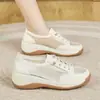 Sandálias de bico fechado de comércio exterior que não cansam os pés, sapatos de malha vazada para mulheres, novos sapatos de verão para novas mães, sandálias de viagem ultra-leves com sola macia para mulheres