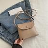 Bolso de diseño de nicho para mujer, nuevo bolso bandolera de hombro a la moda de 2024, bolso para teléfono móvil de estilo occidental de alta gama.