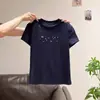 Camiseta Curta Doce e Estilosa para Mulheres com Detalhes em Strass, Design Fresco e Fashion, Corte de Ombro Normal, Top Versátil Slim-Fit para o Verão