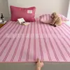 Juego de Tres Piezas de Esterilla Refrigerante de Seda de Hielo con Brillo Acuático y Rayas de Estilo Mixto Minimalista para Dormitorio de Verano, Esterilla Lavable con Aire Acondicionado