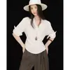 Camisa Texturizada Assimétrica CHACHA com Gola Diagonal, Ajuste na Cintura e Pregas para Mulheres, Blusa de Outono com Manga Fixa Dobrada