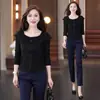 Camiseta longa da moda feita sob medida para mulheres, nova coleção de outono, gola quadrada chique, estilo curto, caimento justo e que valoriza a silhueta.