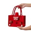 Bolsa Festiva de Fieltro Rojo Muñeco de Dibujos Animados de Animales Bolas de Pelo Bolsa de Mano Venta al por Mayor Banquete de 100 Días Bolsa de Regalo Souvenir DIY