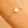 Set de Joyería de Trébol de Cinco Hojas Transfronterizo Europeo y Americano de Venta Caliente para Mujeres, Collar de Flor de la Suerte de Combinación de Colores Simple con Goteo de Aceite, Pendientes y Joyería