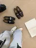 Mocasines de mujer estilo británico 2026 primavera de caña baja punta cuadrada hebilla metálica slip-on casual zapatos de cuero negro