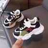 Sapatos de menina 2026 outono novo sola macia sapatos de pai para bebês, sapatos esportivos infantis respiráveis antiderrapantes de outono para meninos