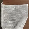 Saco de lavanderia com fechamento de cordão para lingerie, projetado para evitar deformação e emaranhamento, especificamente para jaquetas de plumas e suéteres; uma bolsa protetora para lavanderia e uma bolsa de malha para lavanderia para máquinas de lavar